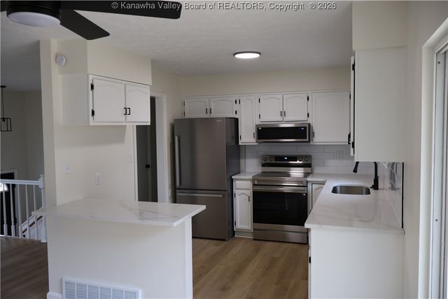 256 Pine Circle, Dunbar, WV 25064