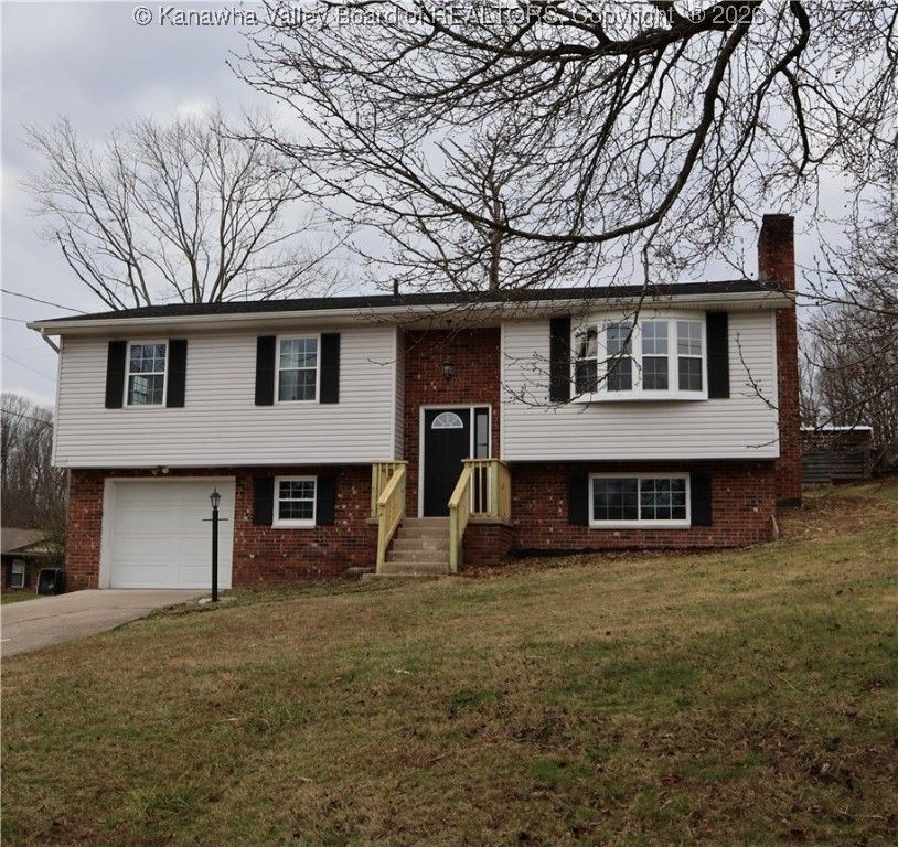 256 Pine Circle, Dunbar, WV 25064