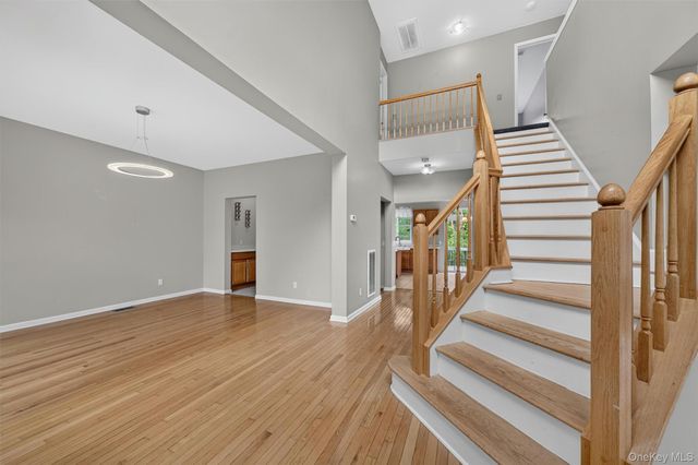 5 Oldwyck Crescent, Highland Mills, NY 10930