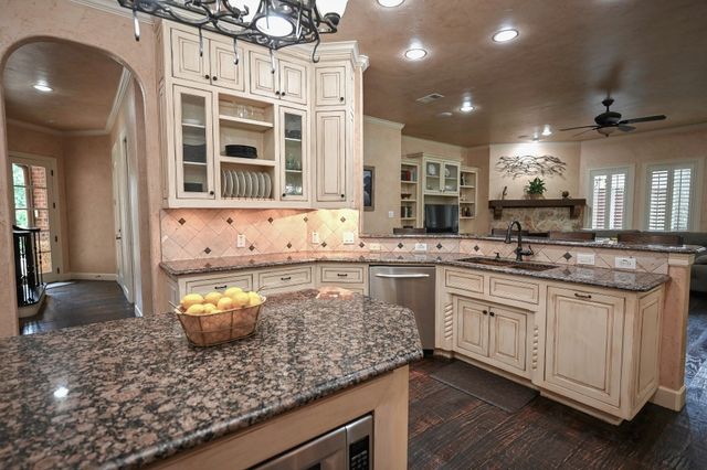 910 Belclaire Circle, Cedar Hill, TX 75104