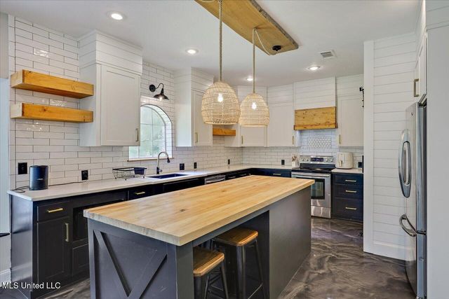 2033 Elizabeth Chapman Drive, Jackson, MS 39212