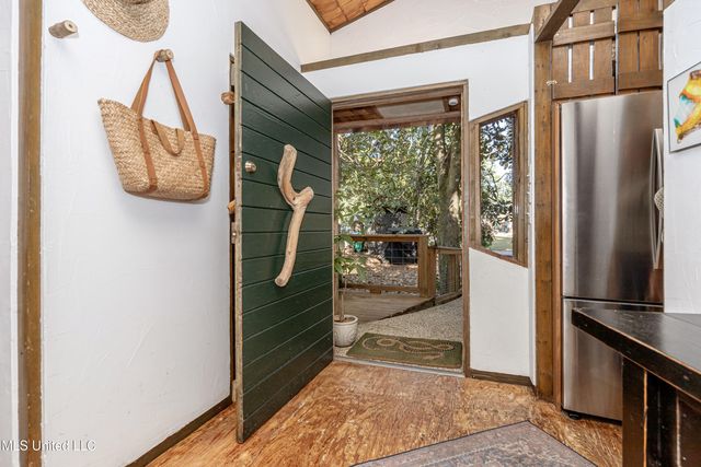 1103 Le Voyageur Drive, Ocean Springs, MS 39564