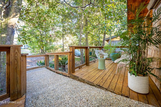 1103 Le Voyageur Drive, Ocean Springs, MS 39564