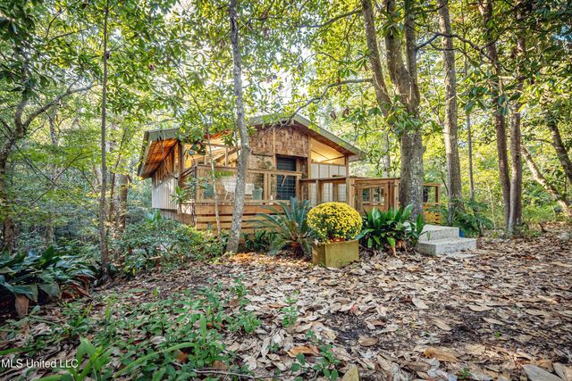 1103 Le Voyageur Drive, Ocean Springs, MS 39564