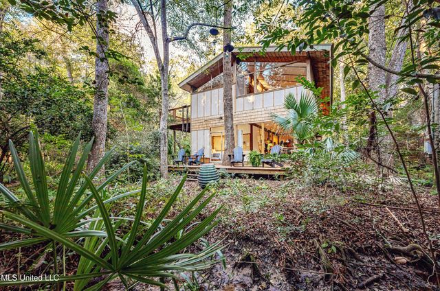 1103 Le Voyageur Drive, Ocean Springs, MS 39564