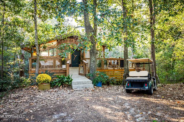 1103 Le Voyageur Drive, Ocean Springs, MS 39564