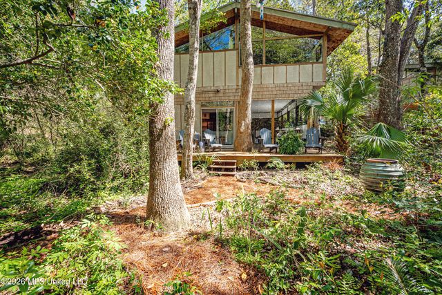 1103 Le Voyageur Drive, Ocean Springs, MS 39564