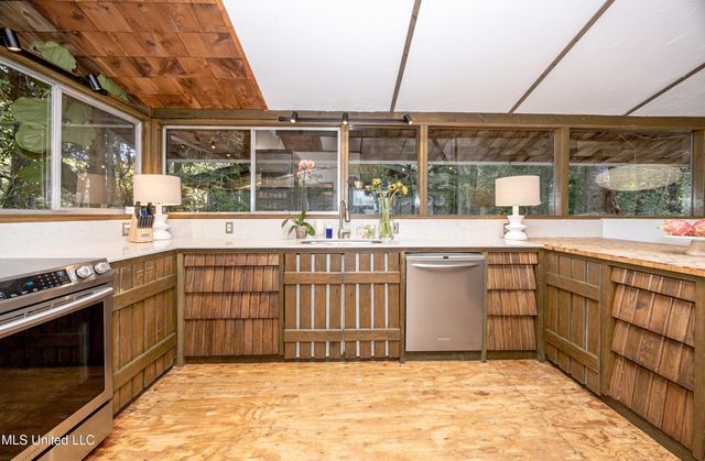 1103 Le Voyageur Drive, Ocean Springs, MS 39564