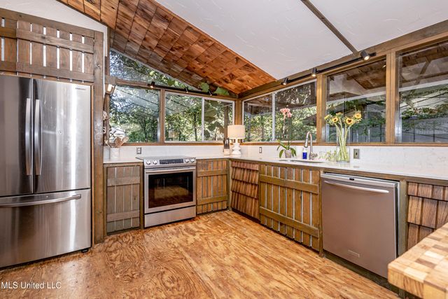 1103 Le Voyageur Drive, Ocean Springs, MS 39564