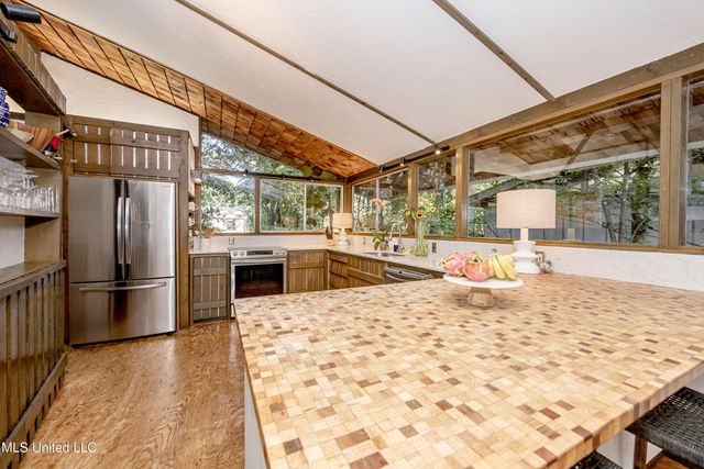 1103 Le Voyageur Drive, Ocean Springs, MS 39564