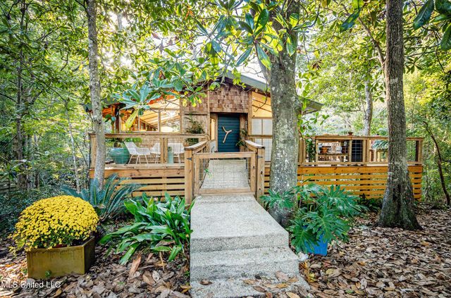 1103 Le Voyageur Drive, Ocean Springs, MS 39564