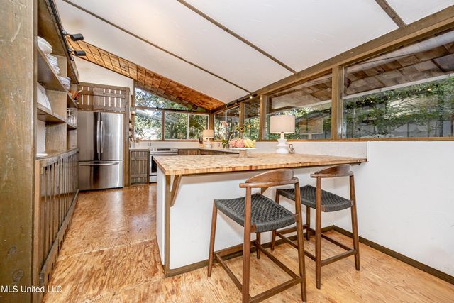 1103 Le Voyageur Drive, Ocean Springs, MS 39564