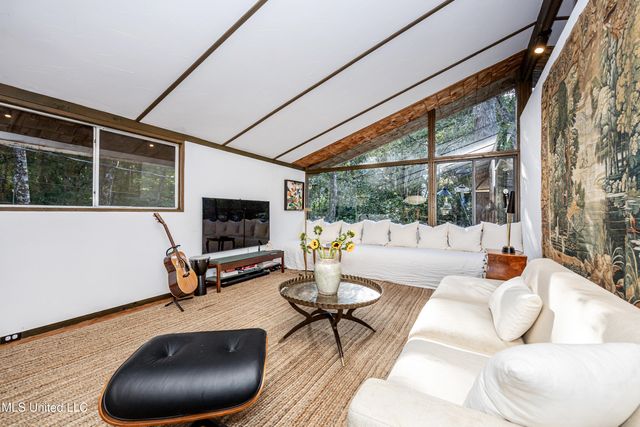 1103 Le Voyageur Drive, Ocean Springs, MS 39564