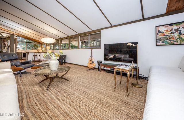 1103 Le Voyageur Drive, Ocean Springs, MS 39564