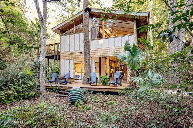 1103 Le Voyageur Drive, Ocean Springs, MS 39564