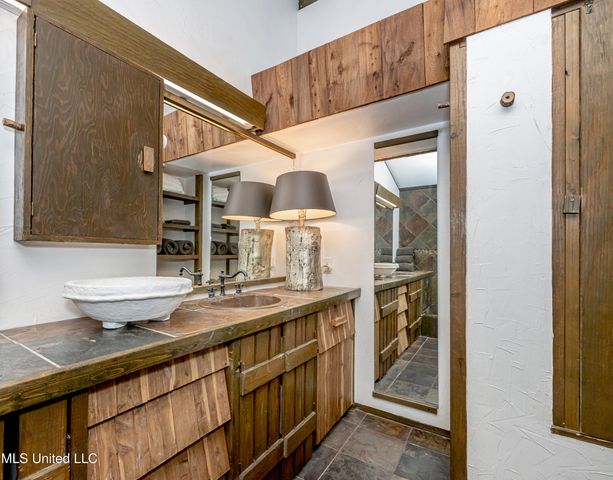 1103 Le Voyageur Drive, Ocean Springs, MS 39564