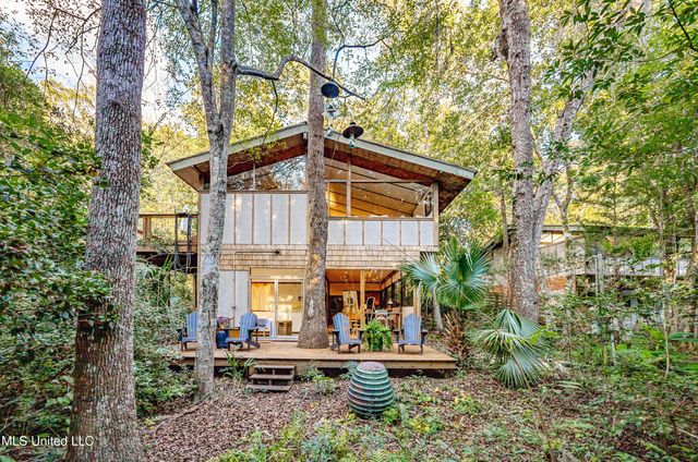 1103 Le Voyageur Drive, Ocean Springs, MS 39564