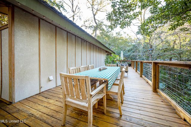 1103 Le Voyageur Drive, Ocean Springs, MS 39564