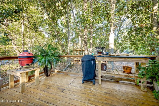 1103 Le Voyageur Drive, Ocean Springs, MS 39564