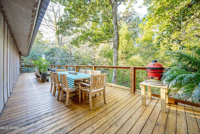 1103 Le Voyageur Drive, Ocean Springs, MS 39564