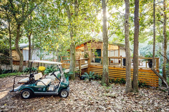 1103 Le Voyageur Drive, Ocean Springs, MS 39564