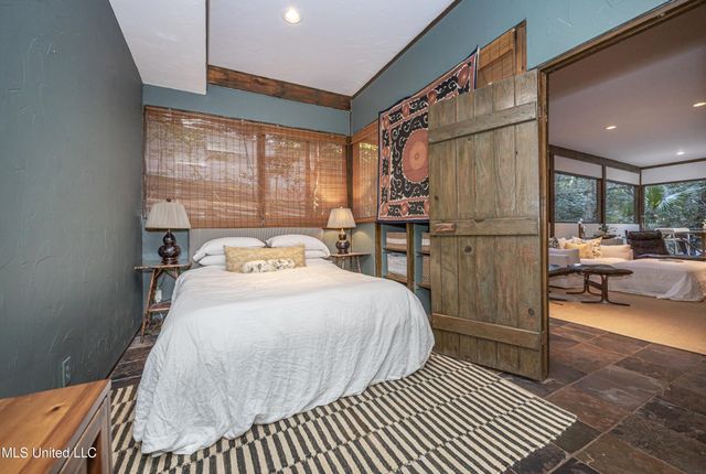 1103 Le Voyageur Drive, Ocean Springs, MS 39564