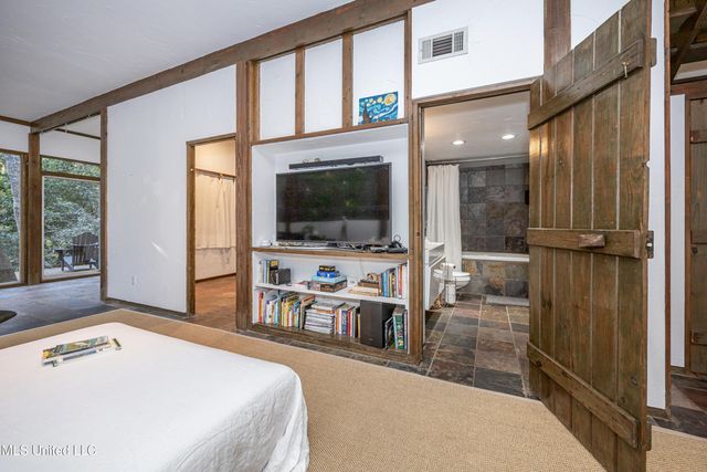 1103 Le Voyageur Drive, Ocean Springs, MS 39564