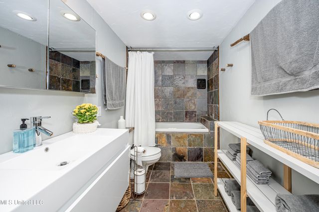 1103 Le Voyageur Drive, Ocean Springs, MS 39564