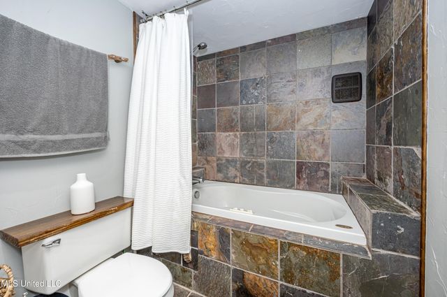 1103 Le Voyageur Drive, Ocean Springs, MS 39564