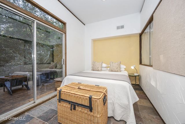 1103 Le Voyageur Drive, Ocean Springs, MS 39564