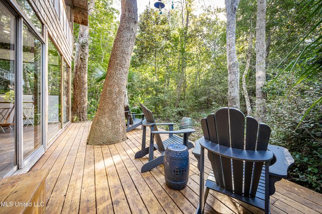 1103 Le Voyageur Drive, Ocean Springs, MS 39564