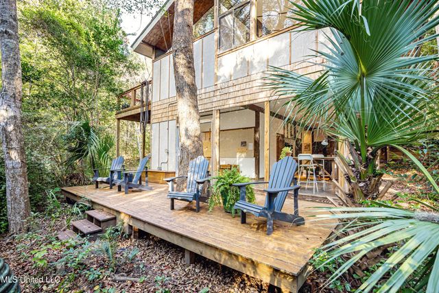 1103 Le Voyageur Drive, Ocean Springs, MS 39564