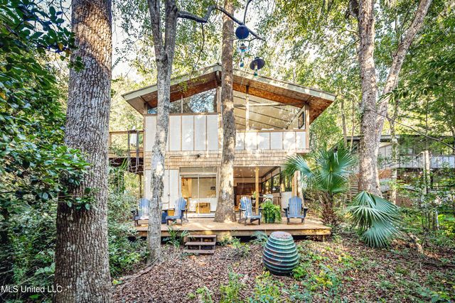 1103 Le Voyageur Drive, Ocean Springs, MS 39564