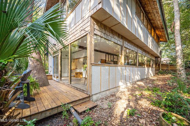 1103 Le Voyageur Drive, Ocean Springs, MS 39564