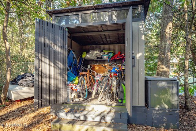 1103 Le Voyageur Drive, Ocean Springs, MS 39564