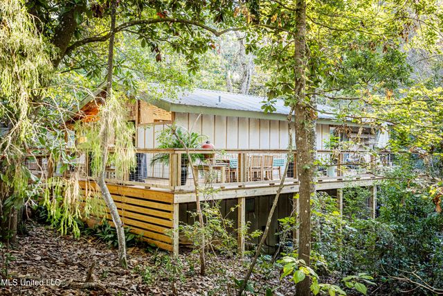 1103 Le Voyageur Drive, Ocean Springs, MS 39564