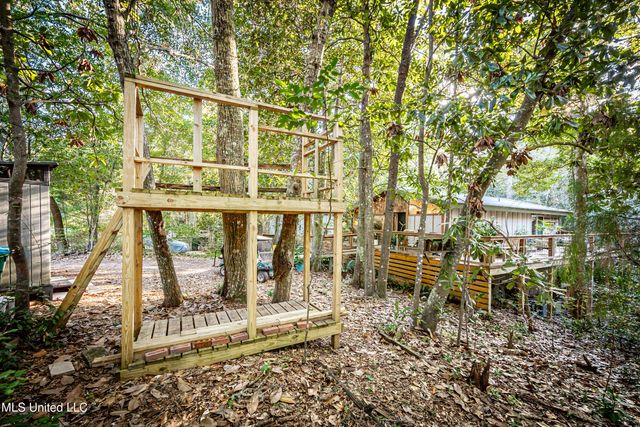 1103 Le Voyageur Drive, Ocean Springs, MS 39564