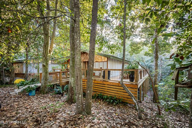 1103 Le Voyageur Drive, Ocean Springs, MS 39564