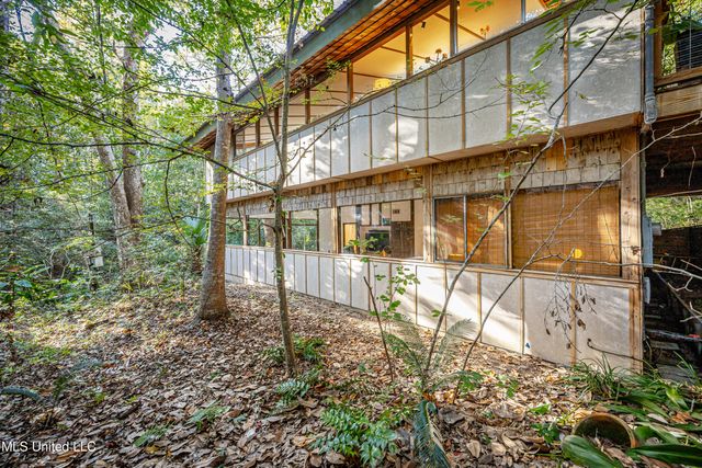 1103 Le Voyageur Drive, Ocean Springs, MS 39564