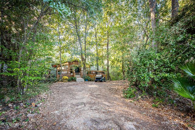 1103 Le Voyageur Drive, Ocean Springs, MS 39564