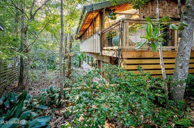 1103 Le Voyageur Drive, Ocean Springs, MS 39564