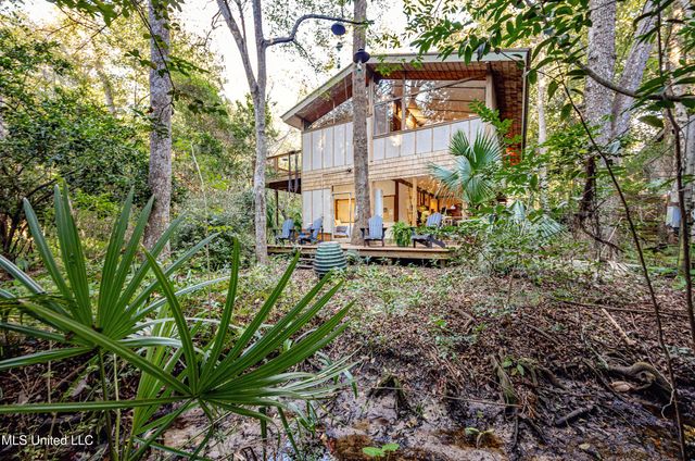 1103 Le Voyageur Drive, Ocean Springs, MS 39564