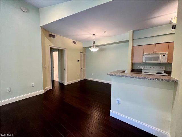1160 Reserve WAY 207, Naples, FL 34105