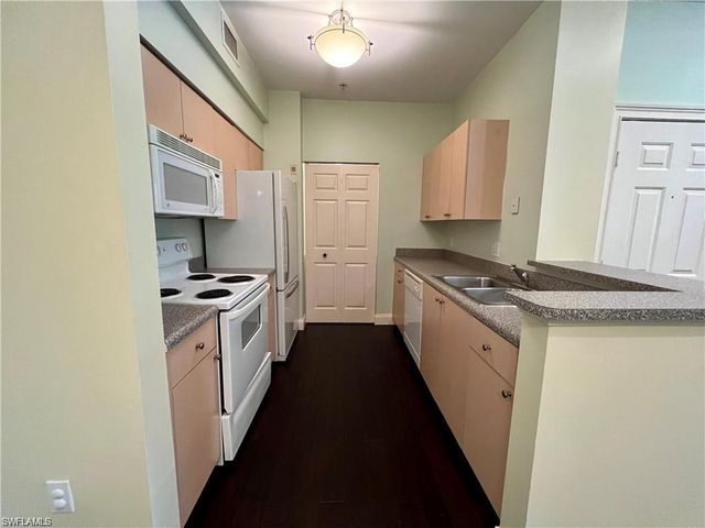 1160 Reserve WAY 207, Naples, FL 34105
