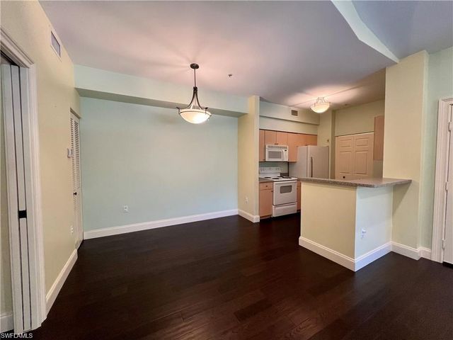 1160 Reserve WAY 207, Naples, FL 34105