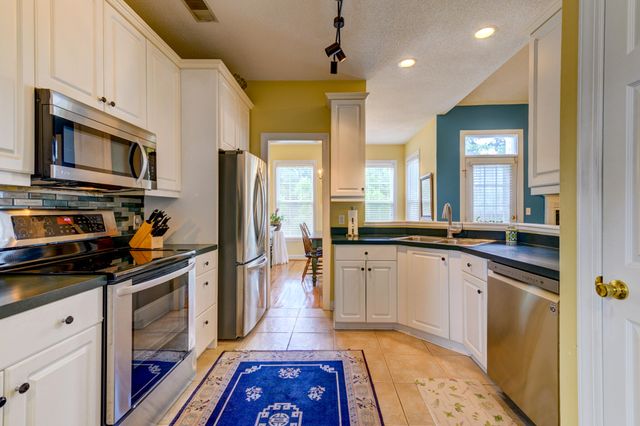 67 Oyster Point Row, Charleston, SC 29412
