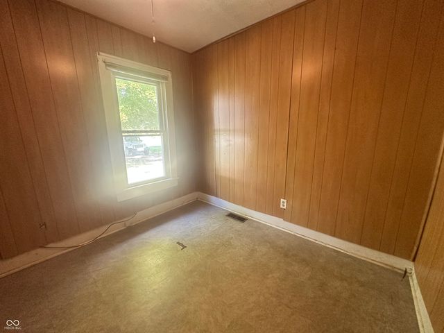 1069 W Railroad Street, Fountaintown, IN 46130