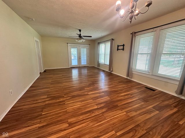 1069 W Railroad Street, Fountaintown, IN 46130