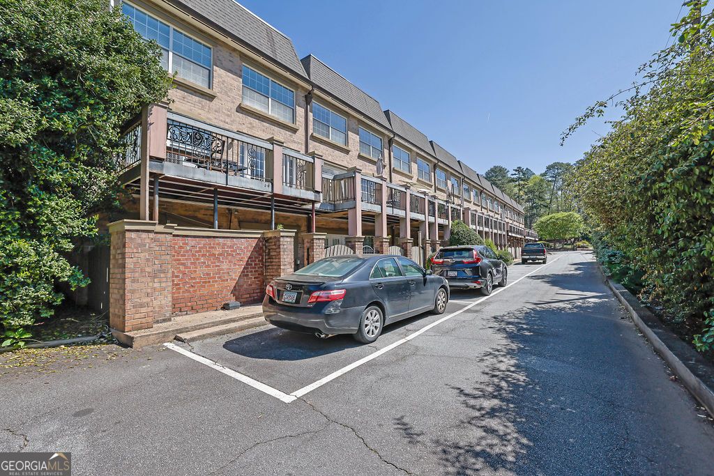 6980 Roswell Road B11, Atlanta, GA 30328