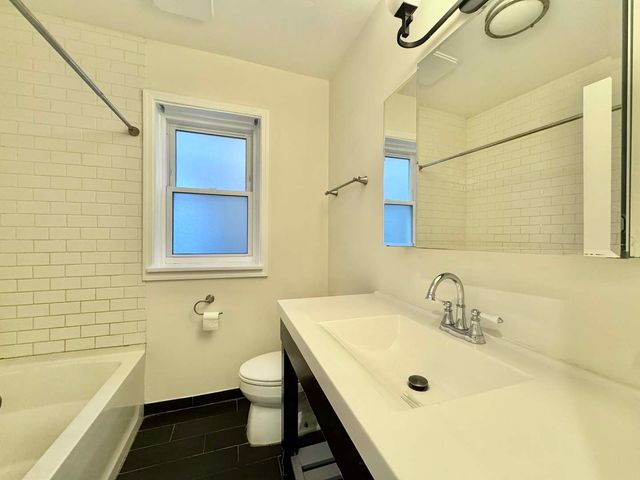 6228 N Artesian Avenue, Chicago, IL 60659